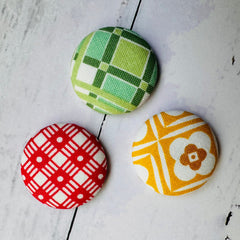 Happy Vintage 3-Pack MINI Magnetic Needle Minder/Pin Cushions (Green/Yellow/Red)